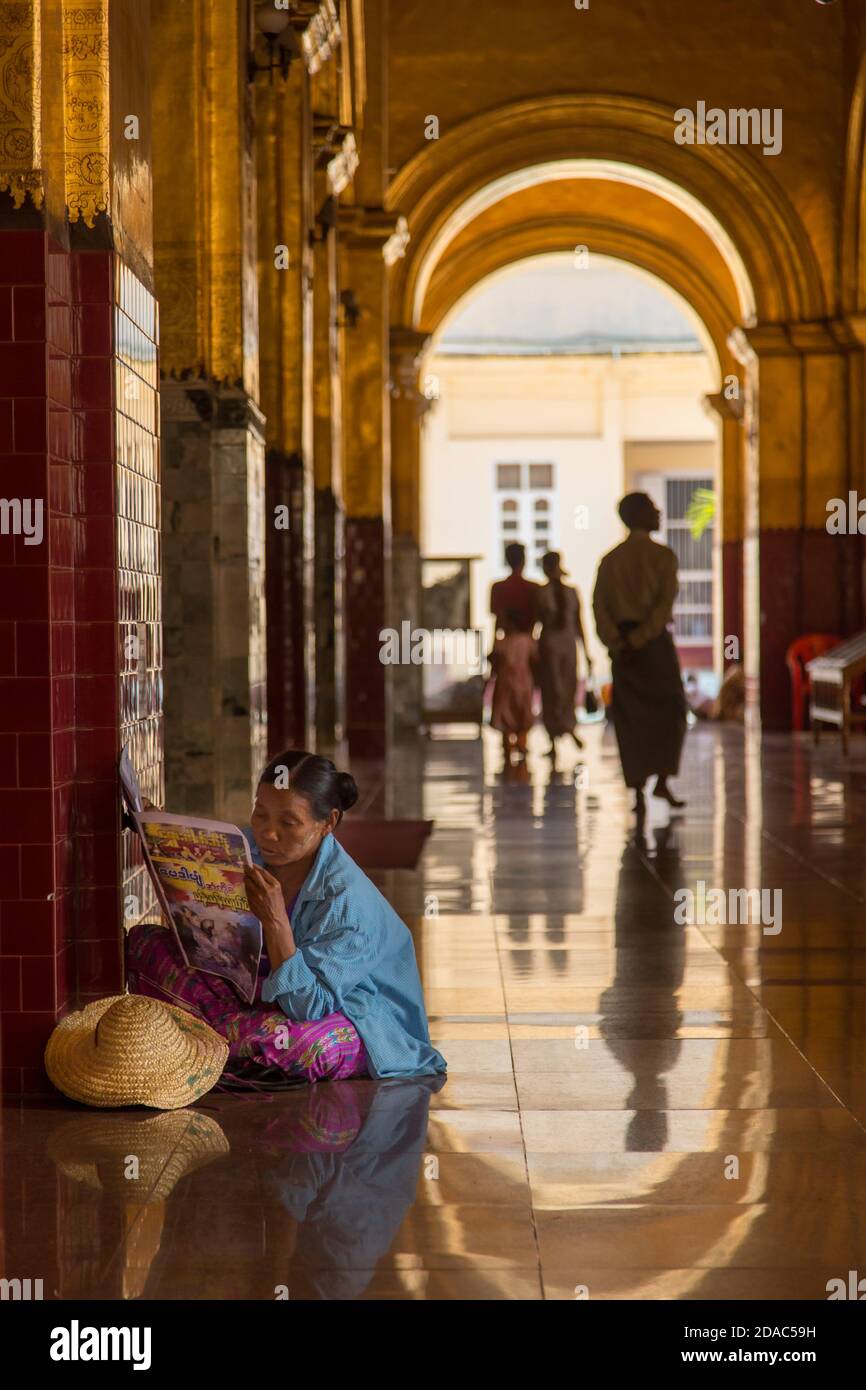 Luang Namtha Laos 12/24/2011 très rares images d'enfants Hmong dans la région tribale du nord-ouest du Laos . Nouvel an Hmong, une célébration de la fin de harve Banque D'Images