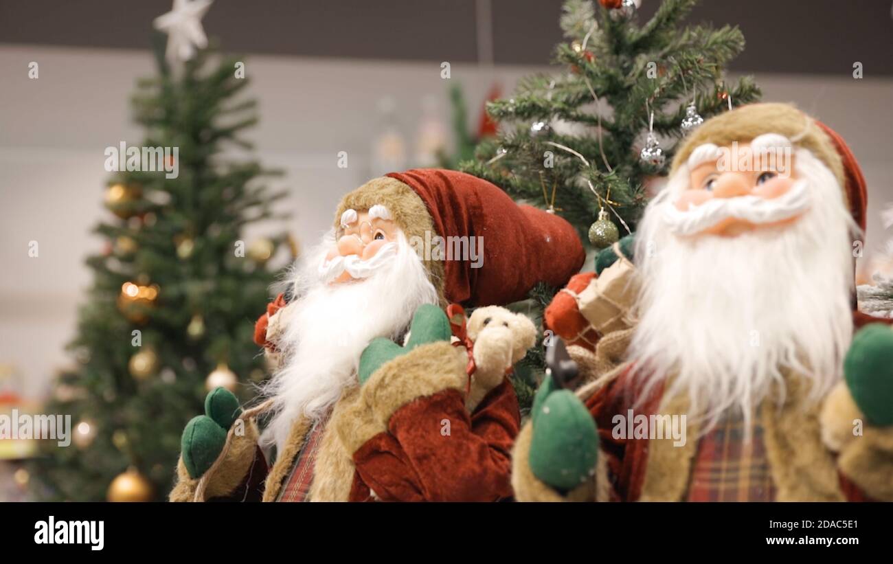 Jouets rouges et verts du Père Noël en boutique Banque D'Images