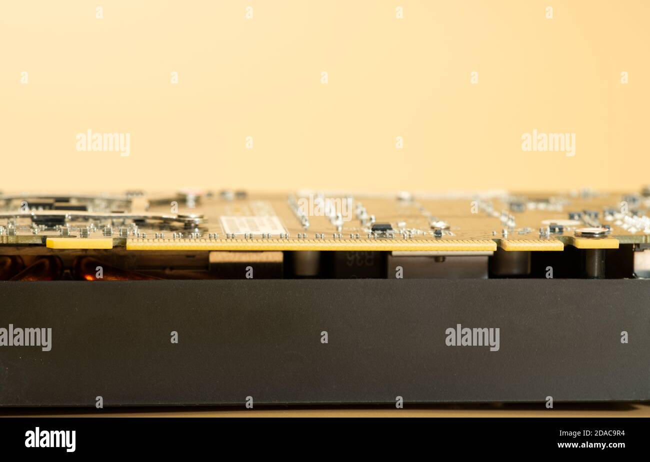 bord du connecteur pci express 16x de la carte vidéo moderne pour ordinateur personnel Banque D'Images