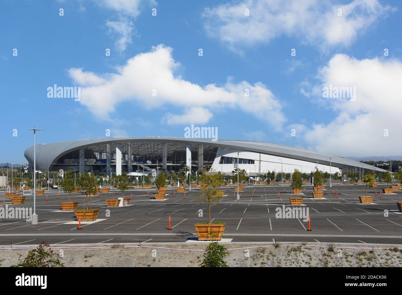 INGLEWOOD, CALIFORNIE - 10 NOVEMBRE 2020 - le SOFI Stadium est un stade sportif et complexe de divertissement qui accueille actuellement les Los Angeles Rams et Los Angele Banque D'Images