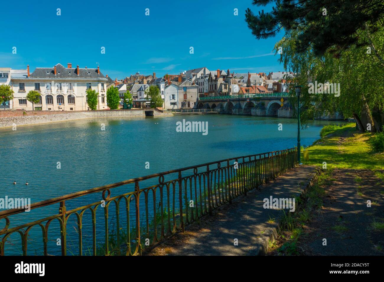 France, cher (18), Vierzon, pont Voltaire et canal du Berry Banque D'Images