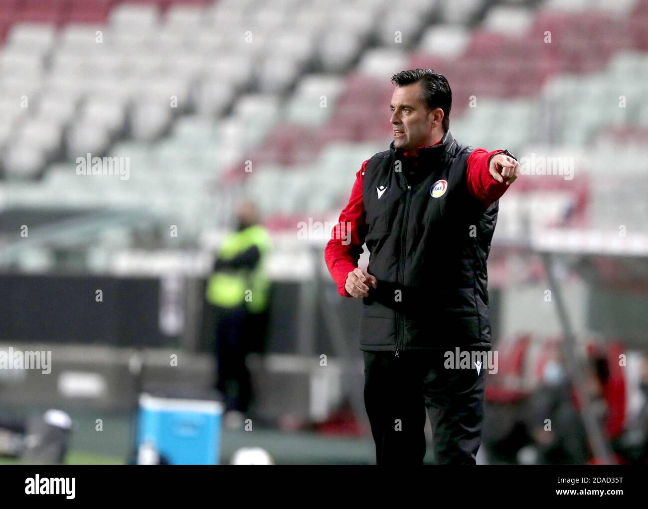 Lisbonne, Portugal. 11 novembre 2020. Koldo Alvarez, entraîneur en chef d'Andorre, se présente lors d'un match de football amical entre le Portugal et Andorre au stade Luz à Lisbonne, au Portugal, le 11 novembre 2020. Crédit: Pedro Fiuza/Xinhua/Alay Live News Banque D'Images