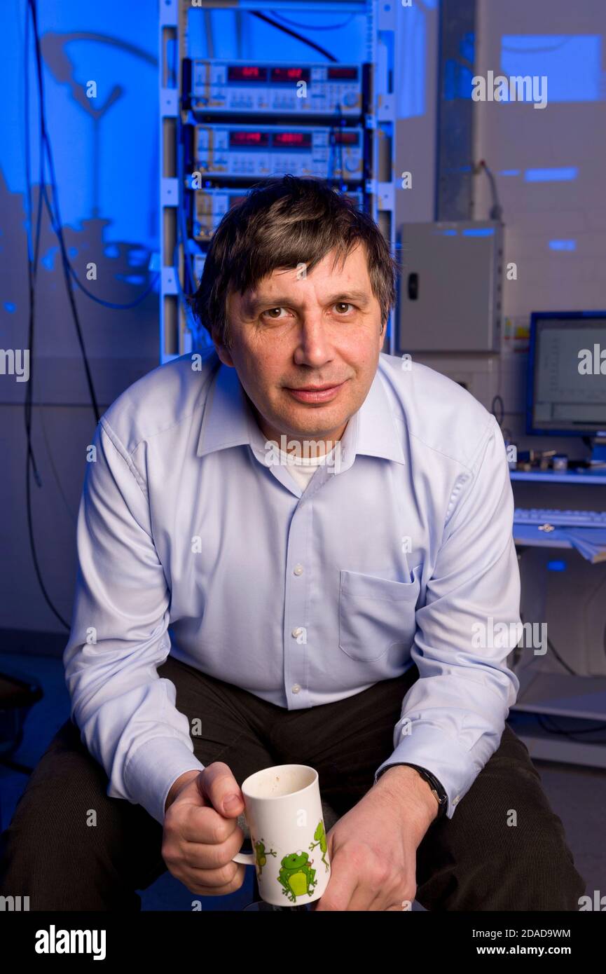 Physicien lauréat du prix Nobel, le professeur Sir Andre Geim, qui a remporté le prix Nobel de physique 2010 conjointement avec Konstantin Novoselov, leur découverte de g Banque D'Images