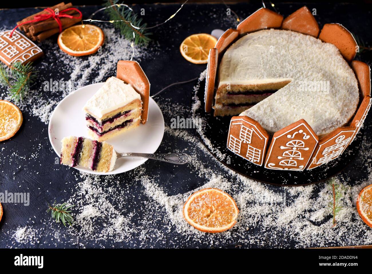 Le Gateau Du Nouvel An Est Decore De Maisons En Pain D Epice D Oranges Le Veccis Ate Les Indigents De La Table Pose A Plat Photo Stock Alamy