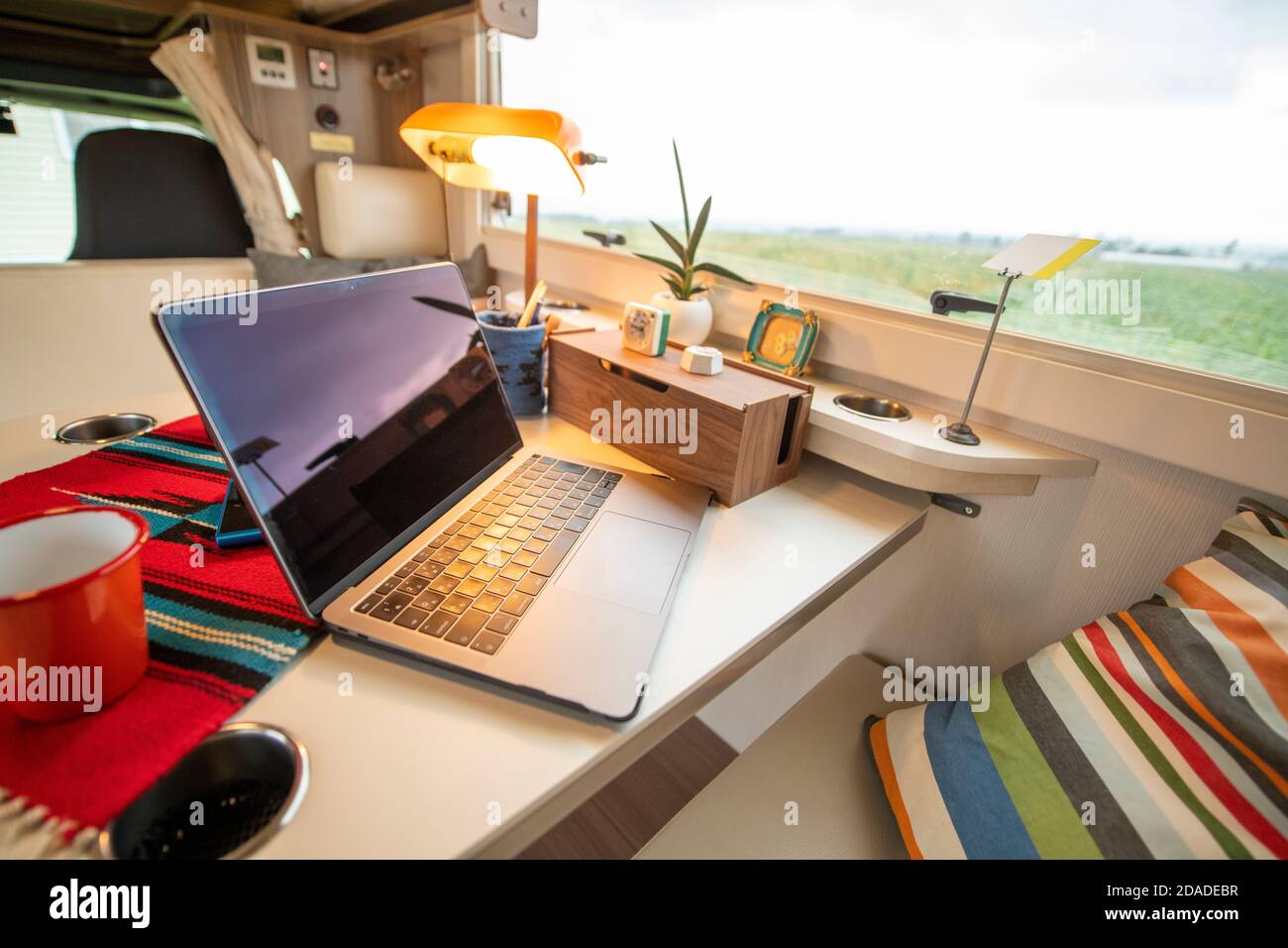 Le bureau mobile comme nouveau style de travail normal Banque D'Images