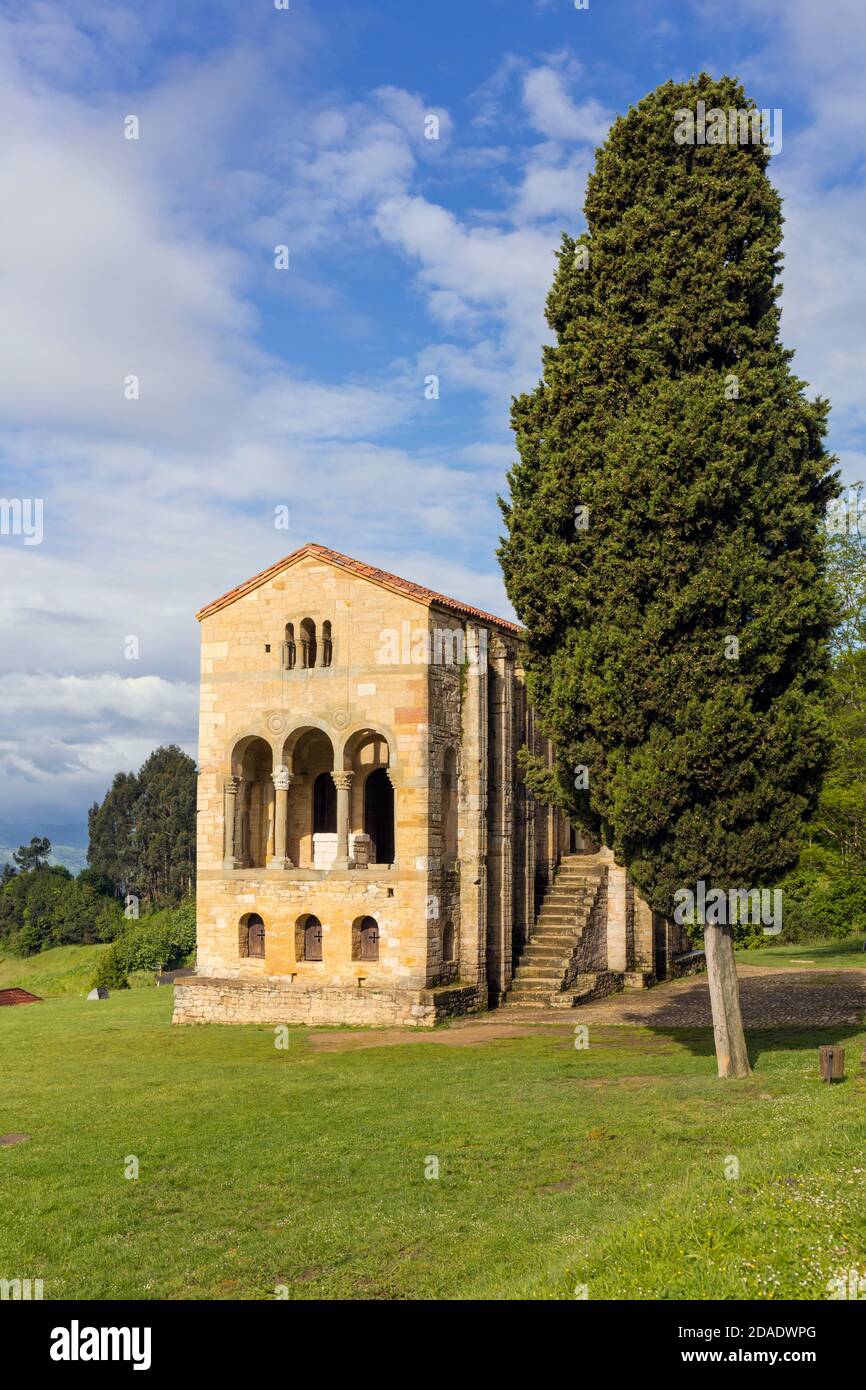 Église préromane de Santa Maria del Naranco, Oviedo, Asturies, Espagne. Santa Maria del Naranco fait partie du site de Monumen, classé au patrimoine mondial de l'UNESCO Banque D'Images