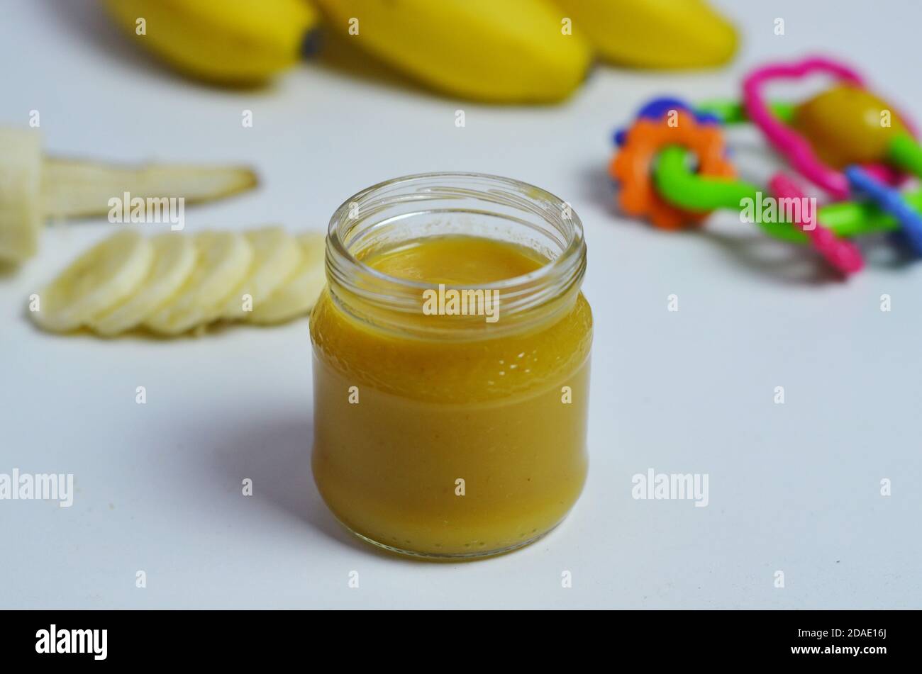 La nourriture pour bébés, la banane purée de pommes de terre et les