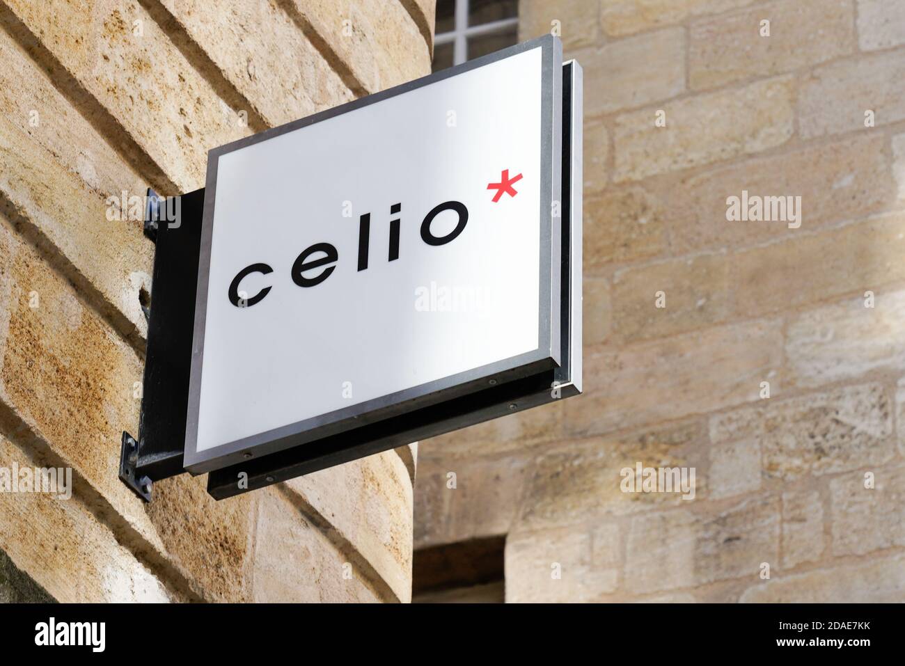Bordeaux , Aquitaine / France - 11 01 2020 : affiche celio texte et croix logo avant de magasin de vêtements pour hommes boutique de mode Banque D'Images