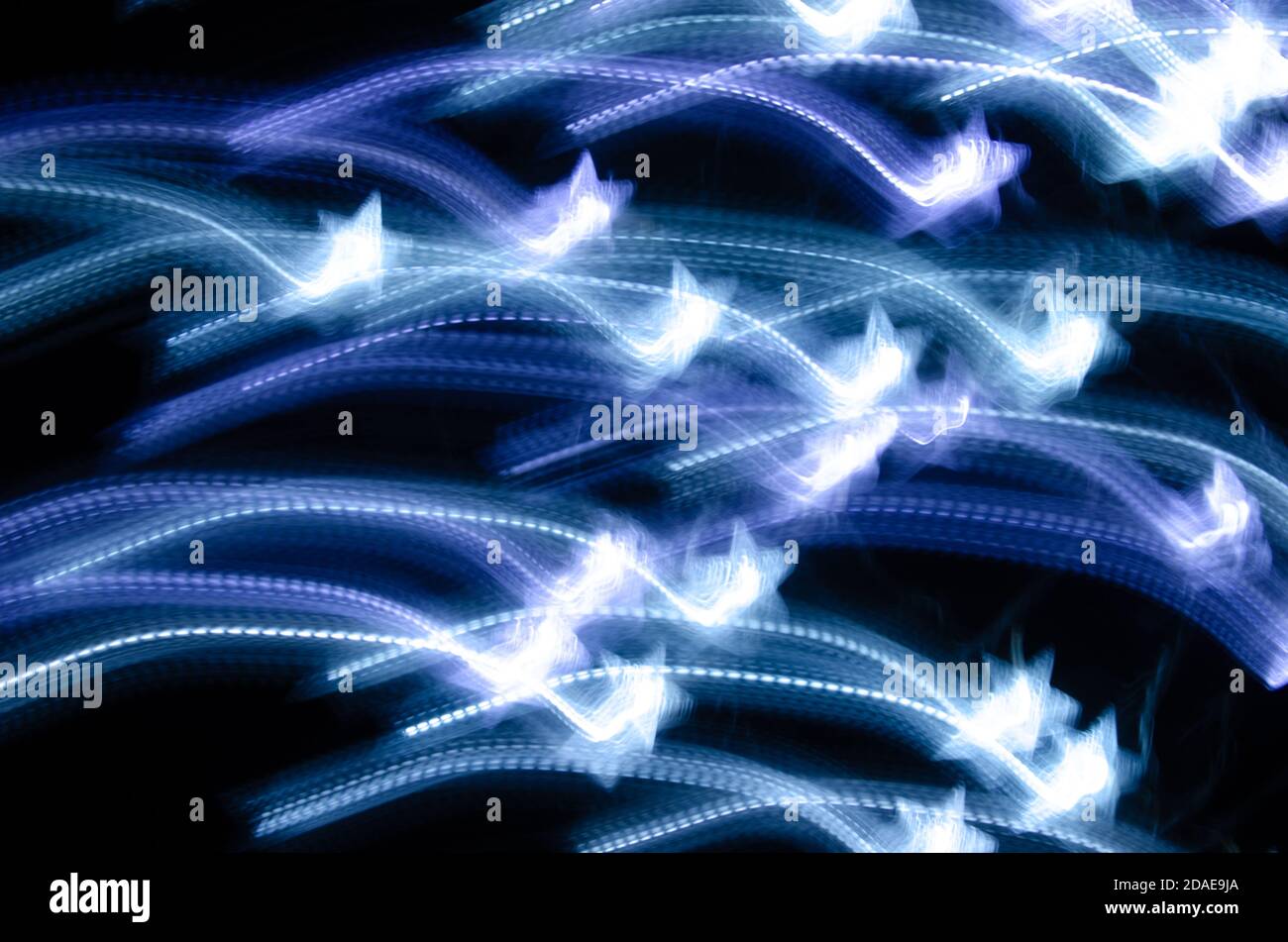 lignes lumineuses sur fond noir, friezlight. Banque D'Images