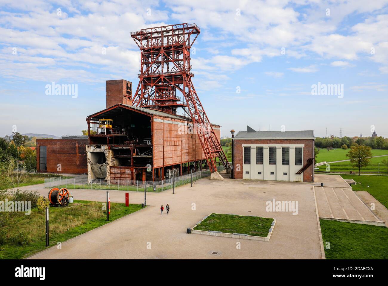 Gelsenkirchen, région de la Ruhr, Rhénanie-du-Nord-Westphalie, Allemagne - monument industriel Colliery de consolidation, Consol-Park, Foerderturm Shaft 9 et salle de machines de l'ancienne Colliery de consolidation 3/4/9 à Gelsenkirchen-Bismarck. Banque D'Images