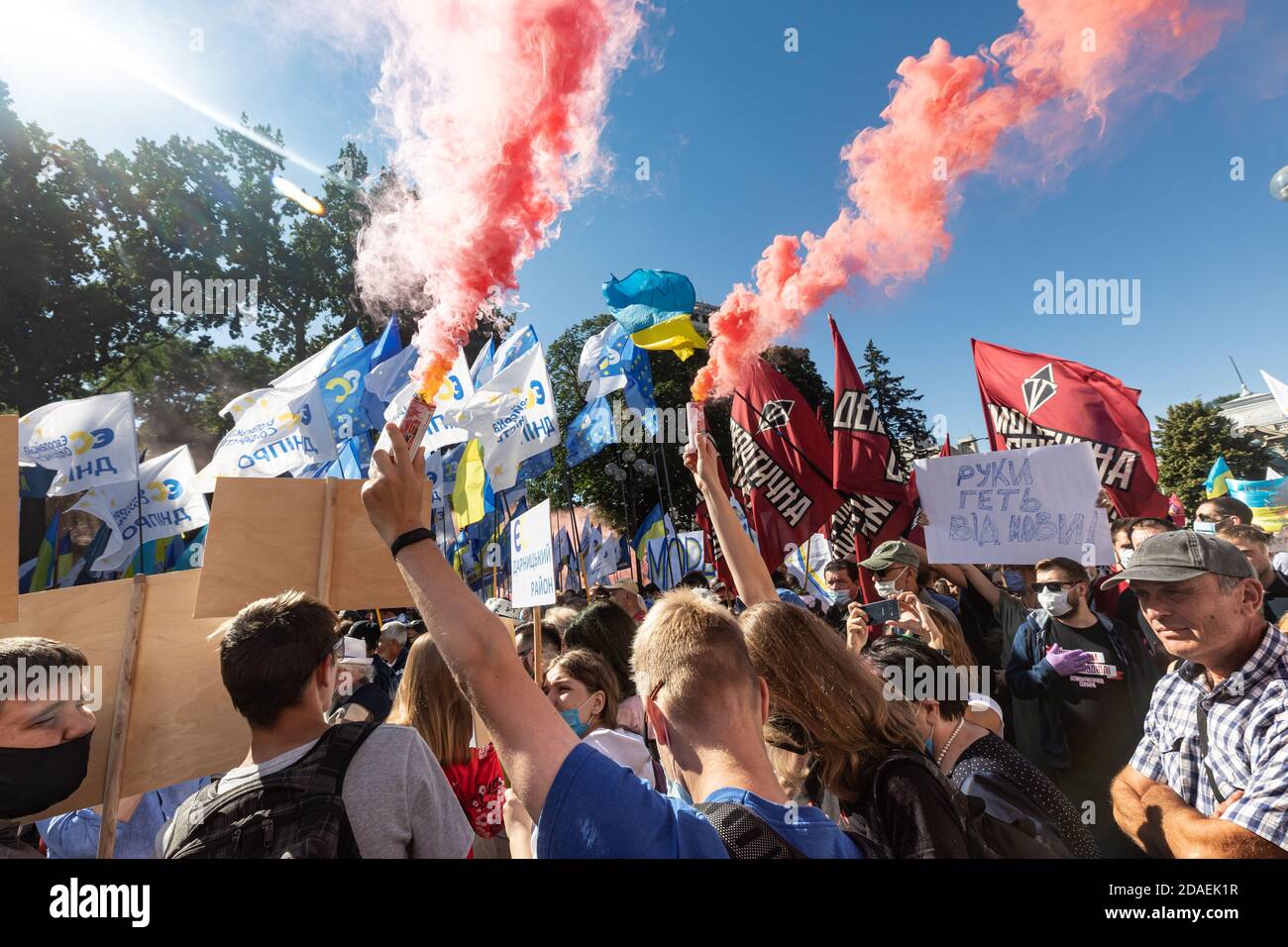 KIEV, UKRAINE - 16 juillet 2020: Manifestations de masse près de la Verkhovna Rada d'Ukraine en faveur de la langue ukrainienne. Banque D'Images