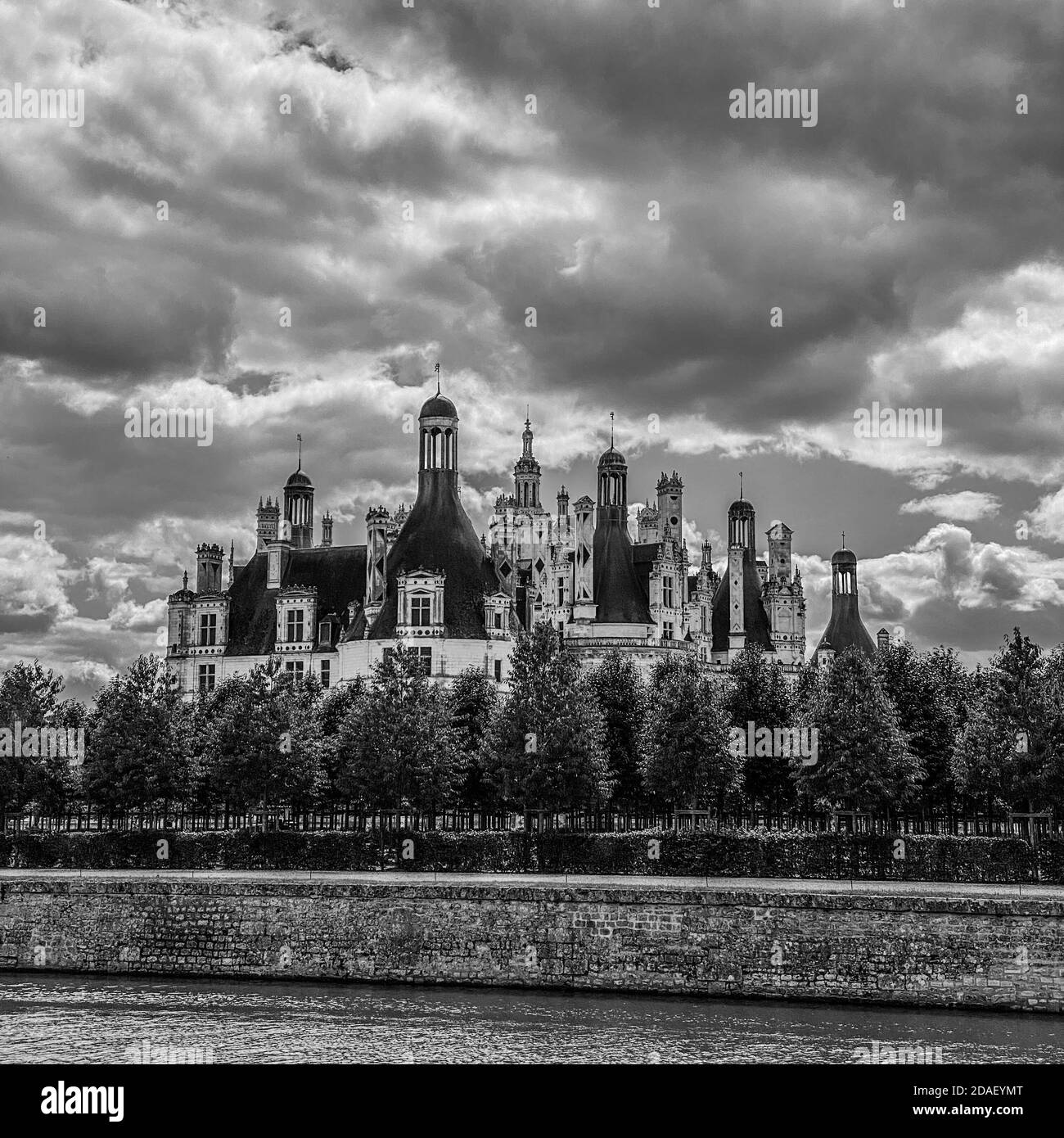 Château de Chambord dans la vallée de la Loire, patrimoine mondial de l'UNESCO en France, vue sur le magnifique jardin français Banque D'Images