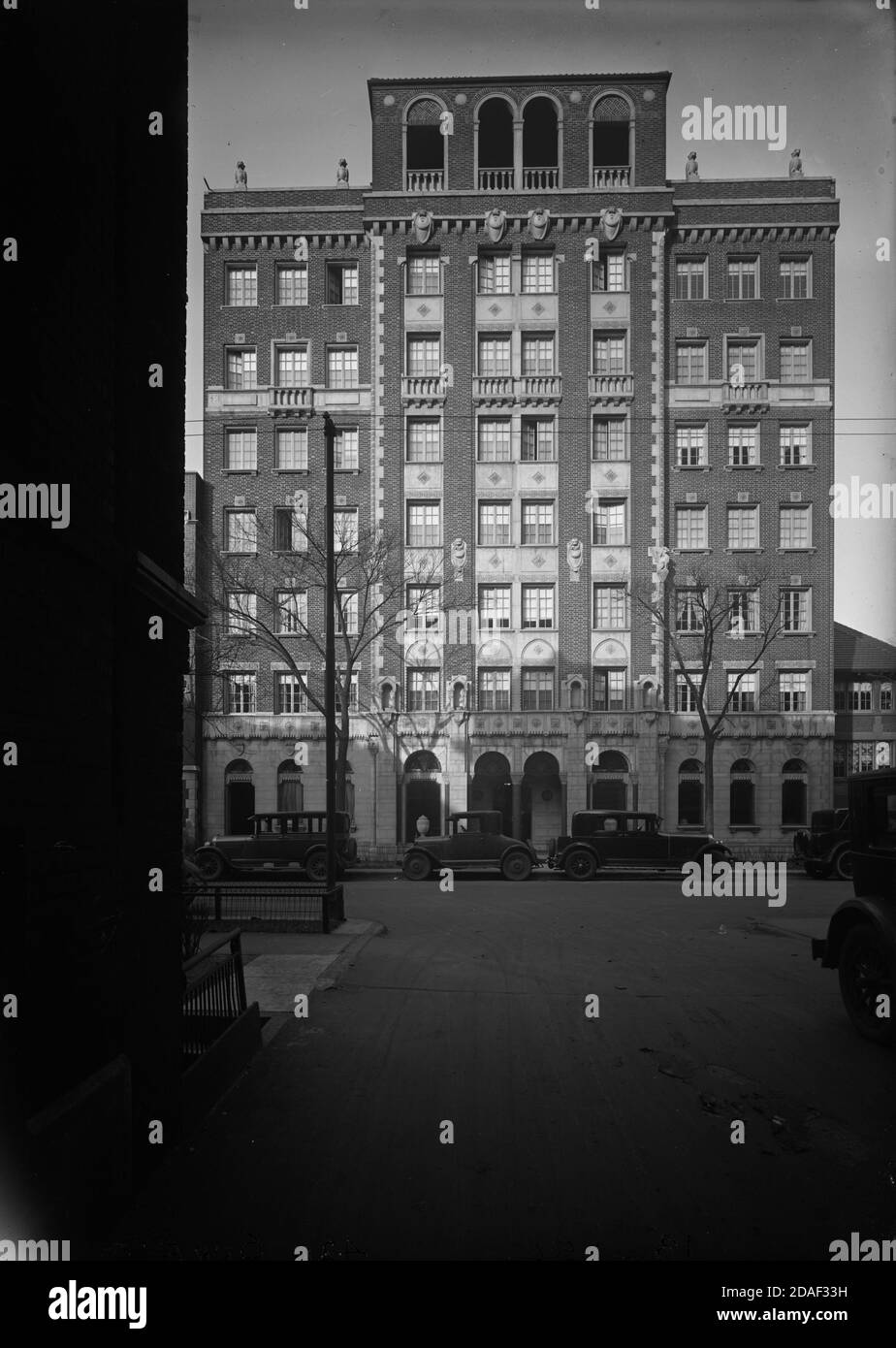 Vue extérieure du 426 West Surf Street, architecte Raymond Gregori, à Chicago, Illinois, vers 1923-1936. Banque D'Images