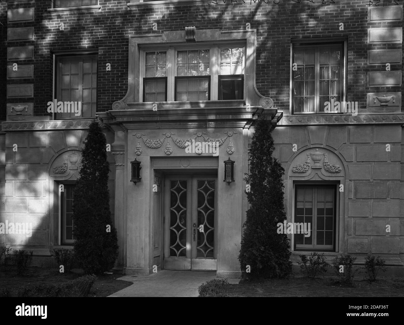 Entrée au 2322 North Commonwealth Avenue, architecte Raymond Gregori, à Chicago, Illinois, vers 1923-1936. Banque D'Images