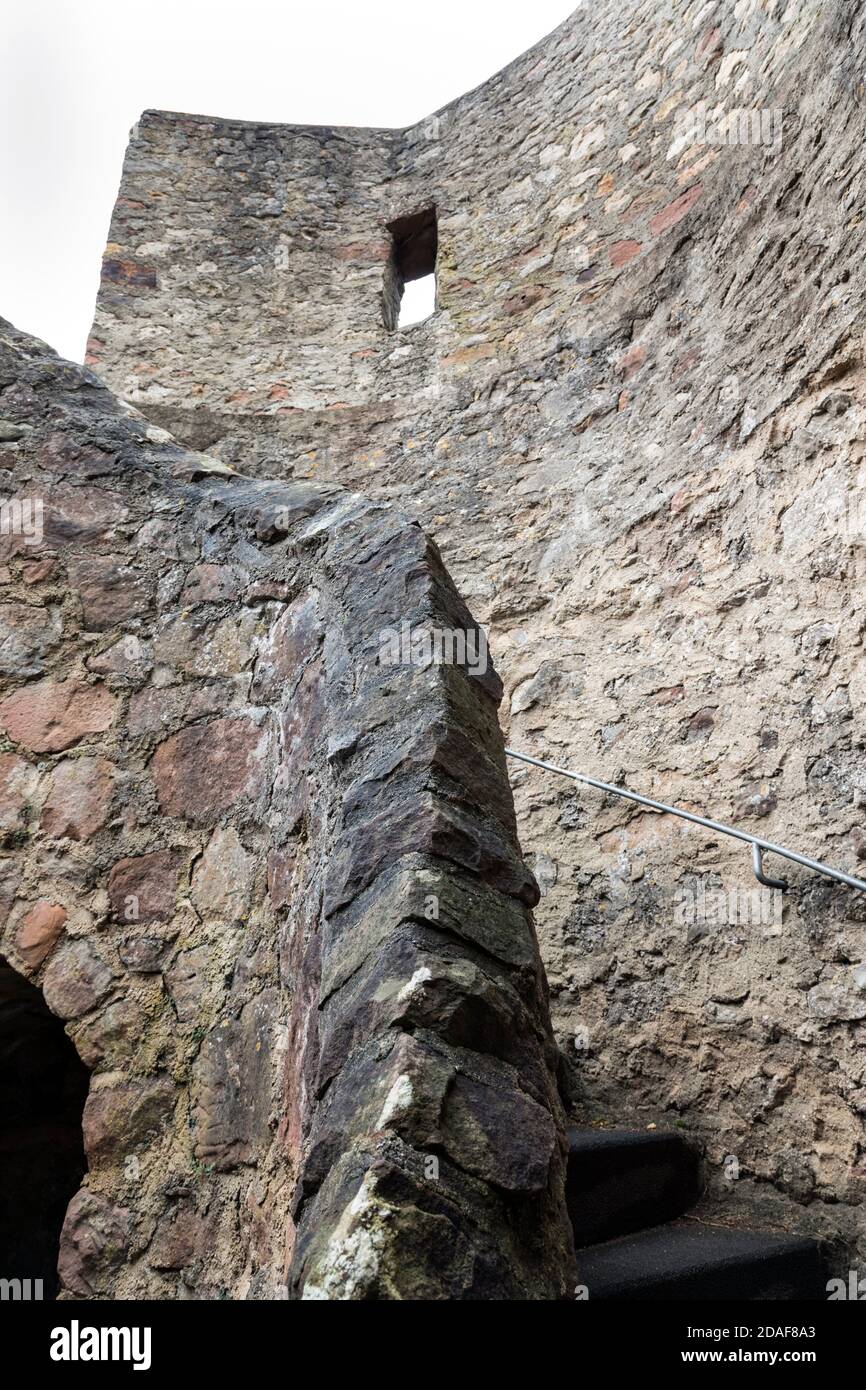 Fortifications de la ville du XIIIe siècle, avec muraille de la ville, remparts et tours de défense Banque D'Images