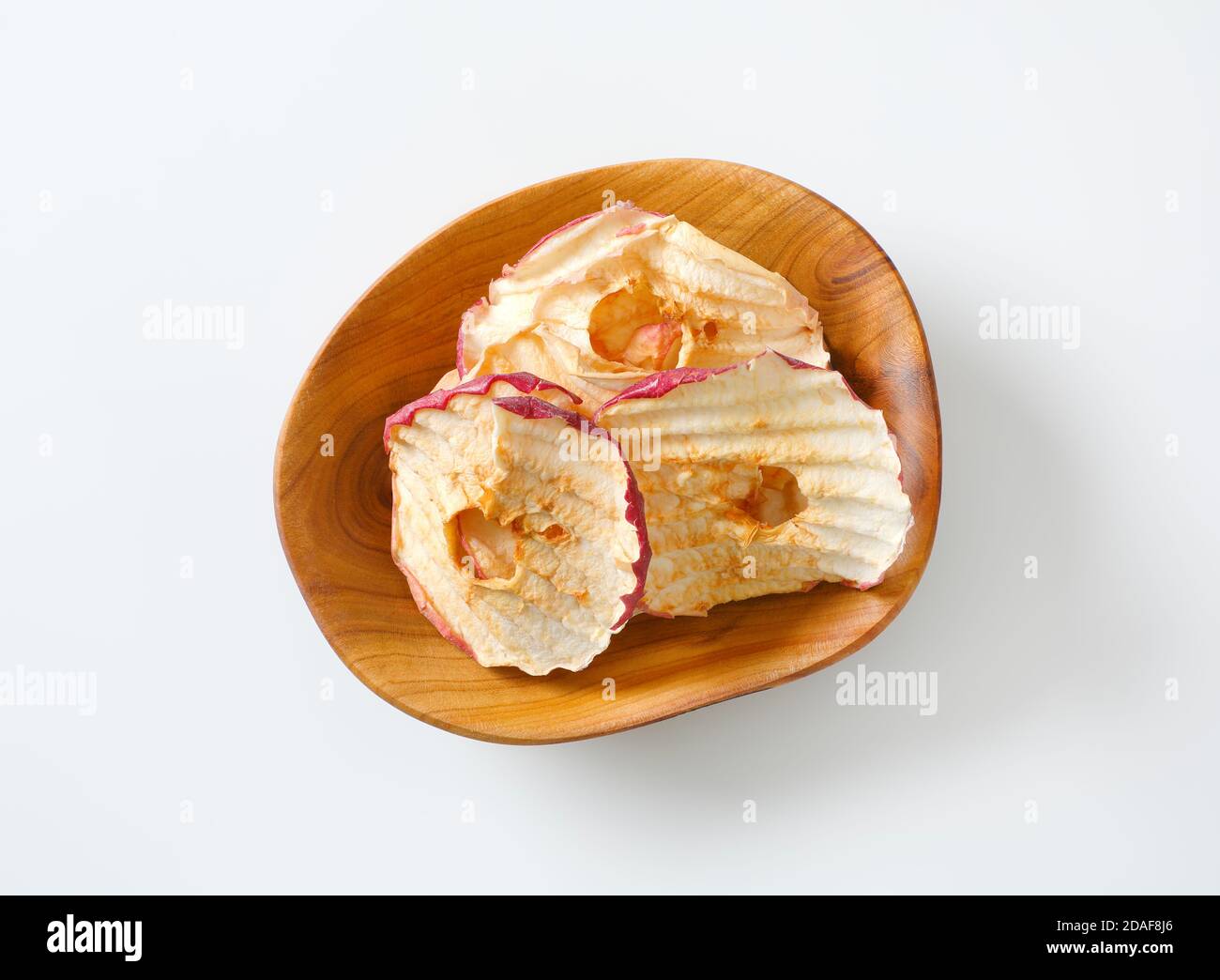 Bol de tranches de pomme séchées - chips ou anneaux de pomme Banque D'Images Bol de tranches de pomme séchées - chips ou anneaux de pomme Banque D'Images