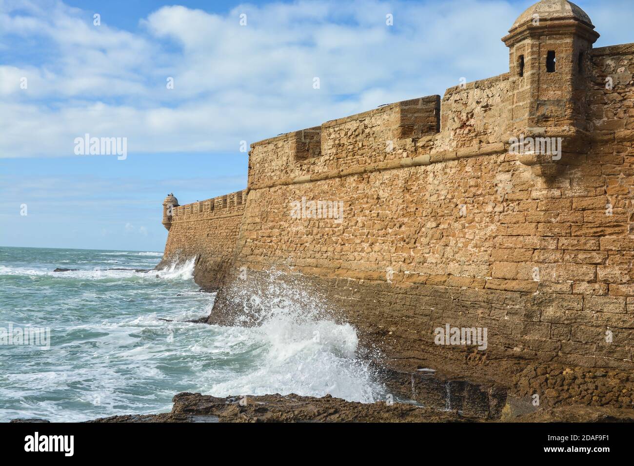 Fort à Cadix. Vue sur la ville espagnole sur la côte Atlantique. Banque D'Images