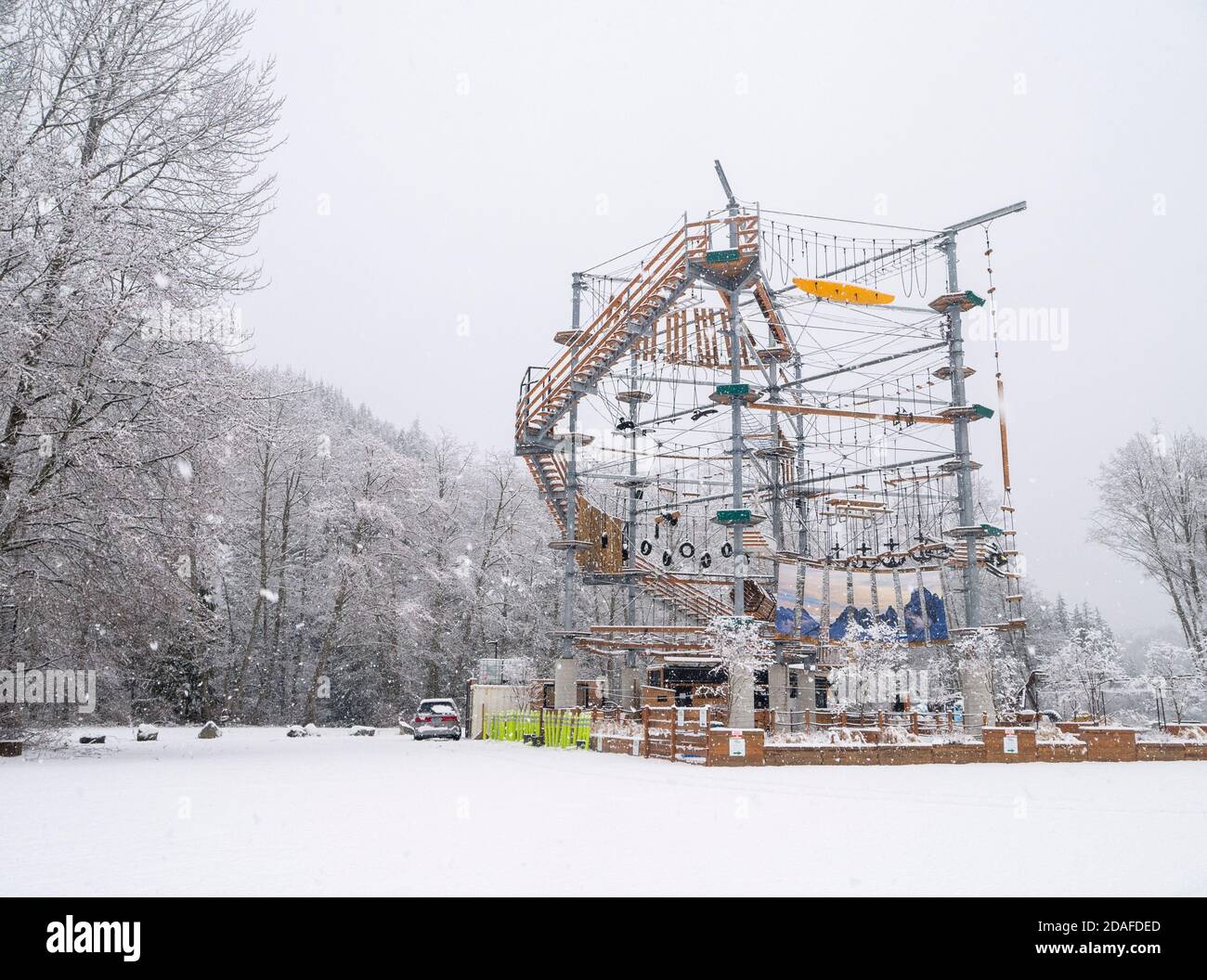 Parc d'aventure aérien de coureur de corde en hiver, Squamish, Colombie-Britannique Banque D'Images