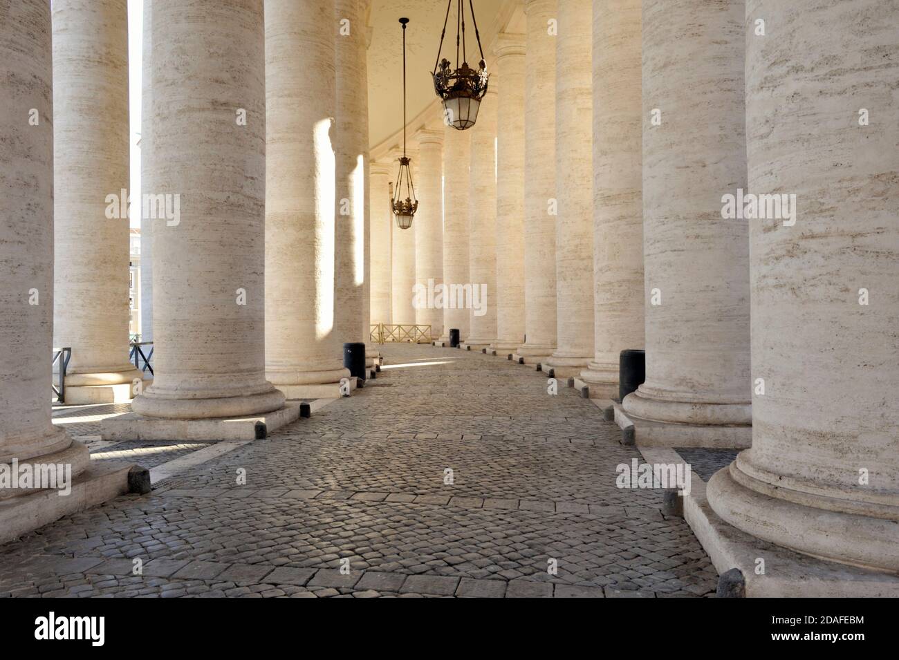 Italie, Rome, place Saint-Pierre, colonnade du Bernin Banque D'Images