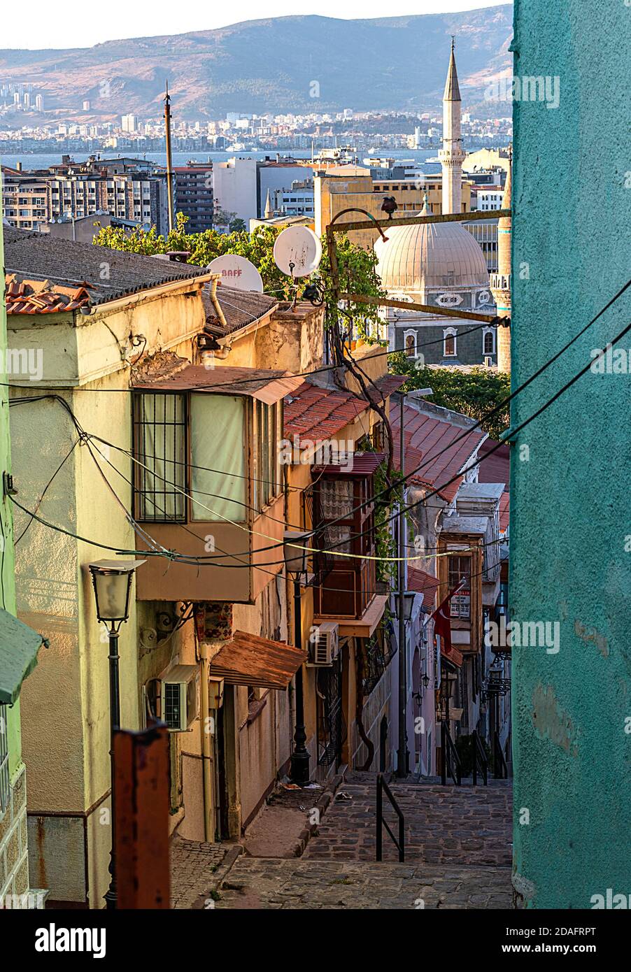 Konak, le centre culturel, artistique et de divertissement d'Izmir, est fréquenté par les touristes locaux et étrangers. Banque D'Images