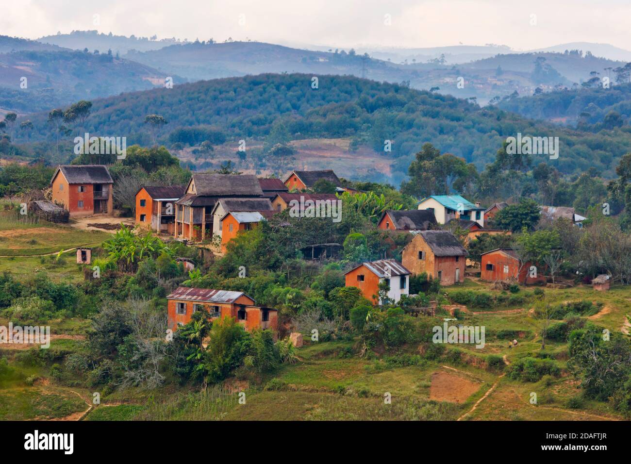 Les maisons de village, près de Tananarive, Madagascar Banque D'Images