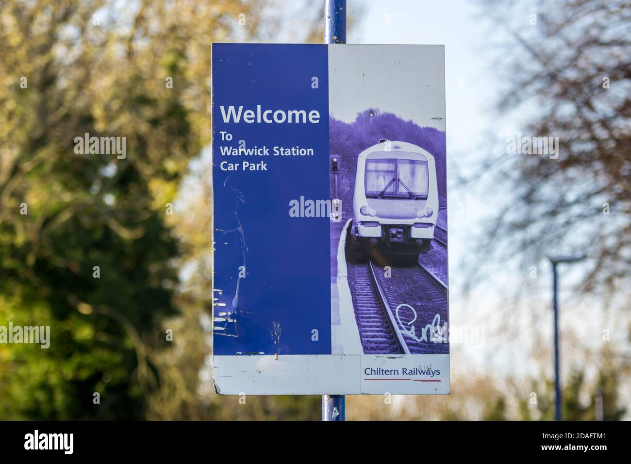 Bienvenue au parking de la gare de Warwick, panneau de gare UK Banque D'Images