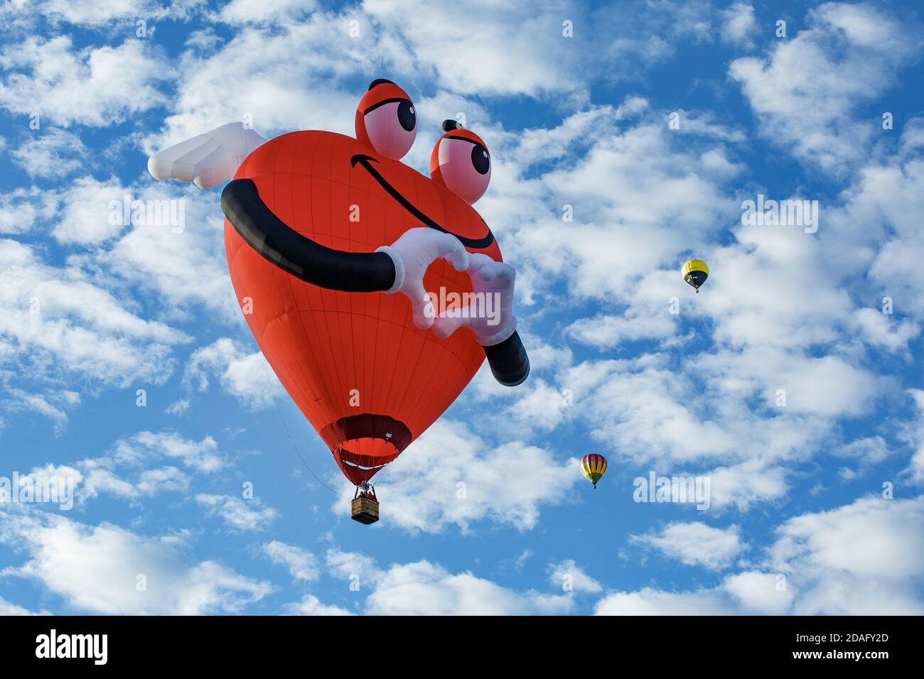 Te Amo, ballon à air chaud de forme spéciale en vol, Albuquerque International Balloon Fiesta, Albuquerque, Nouveau-Mexique États-Unis Banque D'Images
