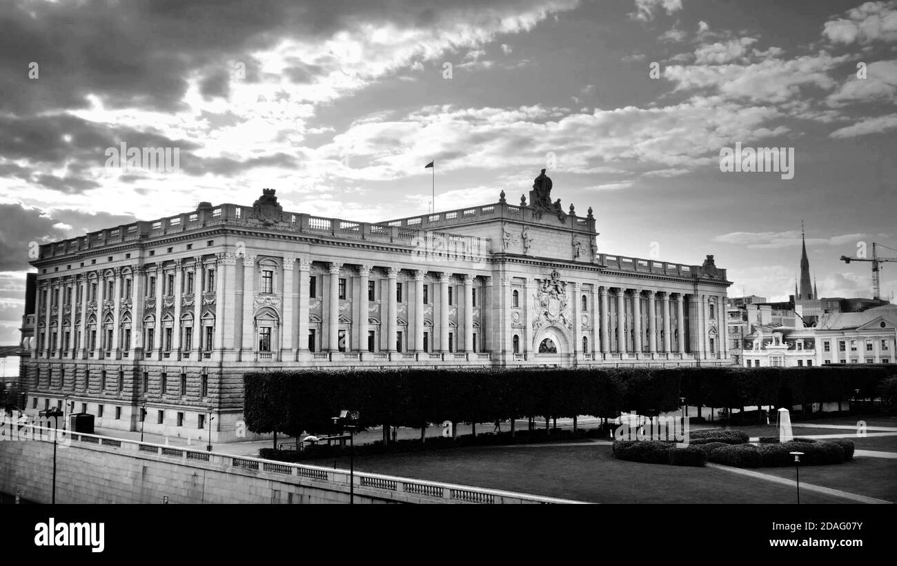 Noir et blanc, bâtiments gouvernementaux suédois, Riksdag, bâtiment du Parlement, île Helgeandsholmen, Gamla stan, Stockholm, Suède. Banque D'Images