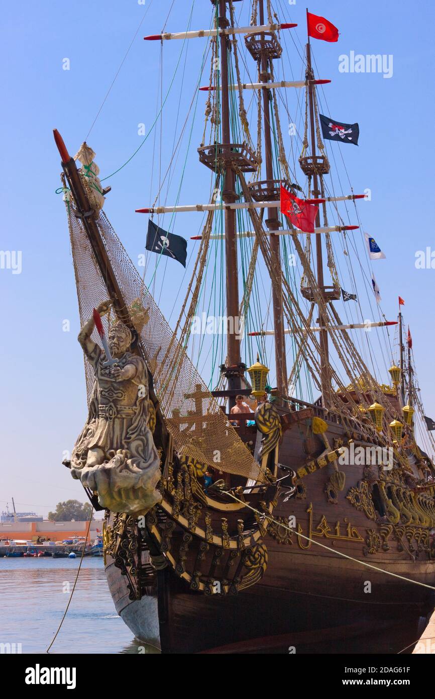 Bateau décoré dans le port d'El Kantaoui, ancienne Médina, Sousse, Tunisie Banque D'Images