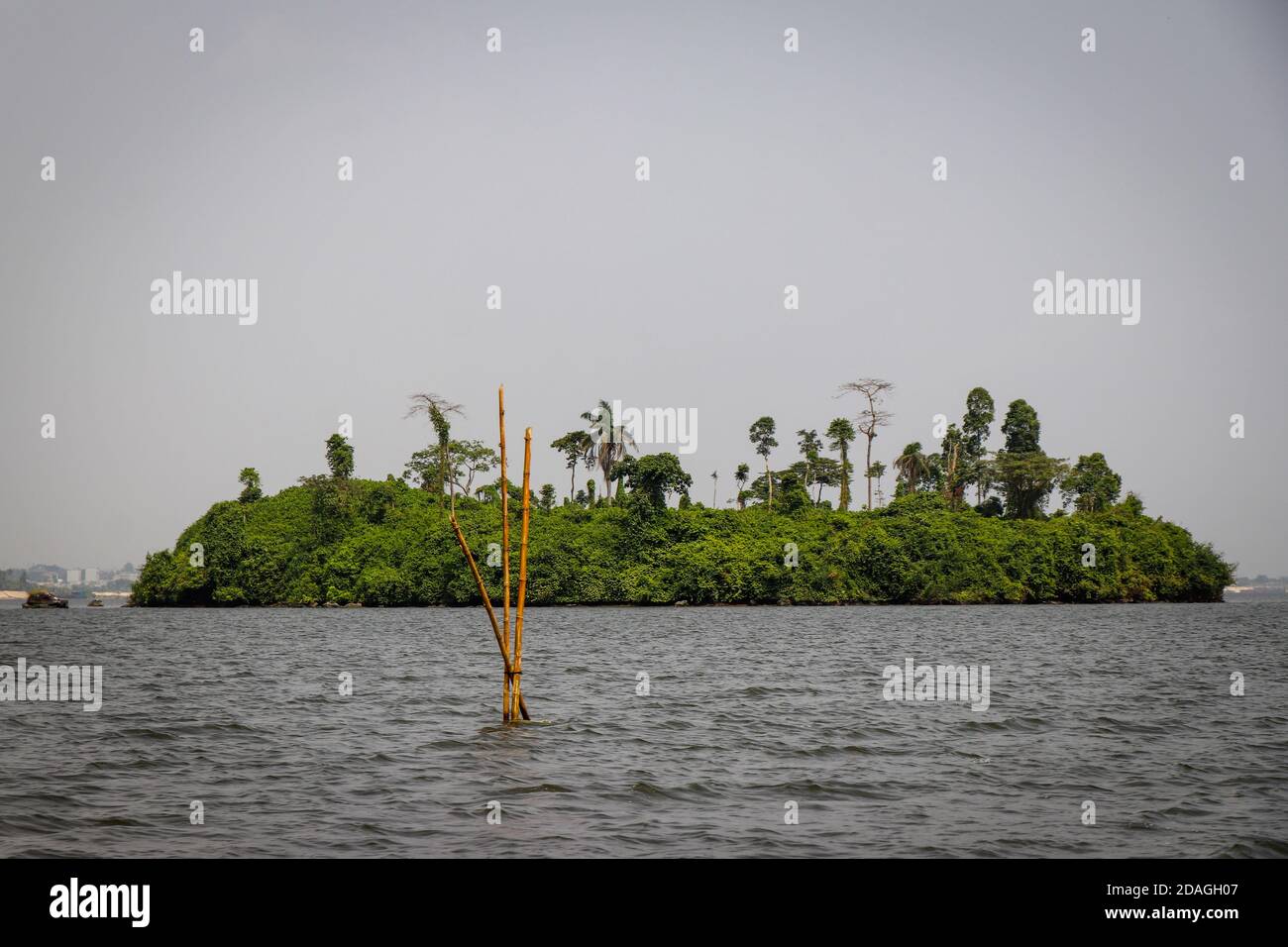 Excursion en bateau à travers le lagon, Abidjan, Côte d'Ivoire Banque D'Images