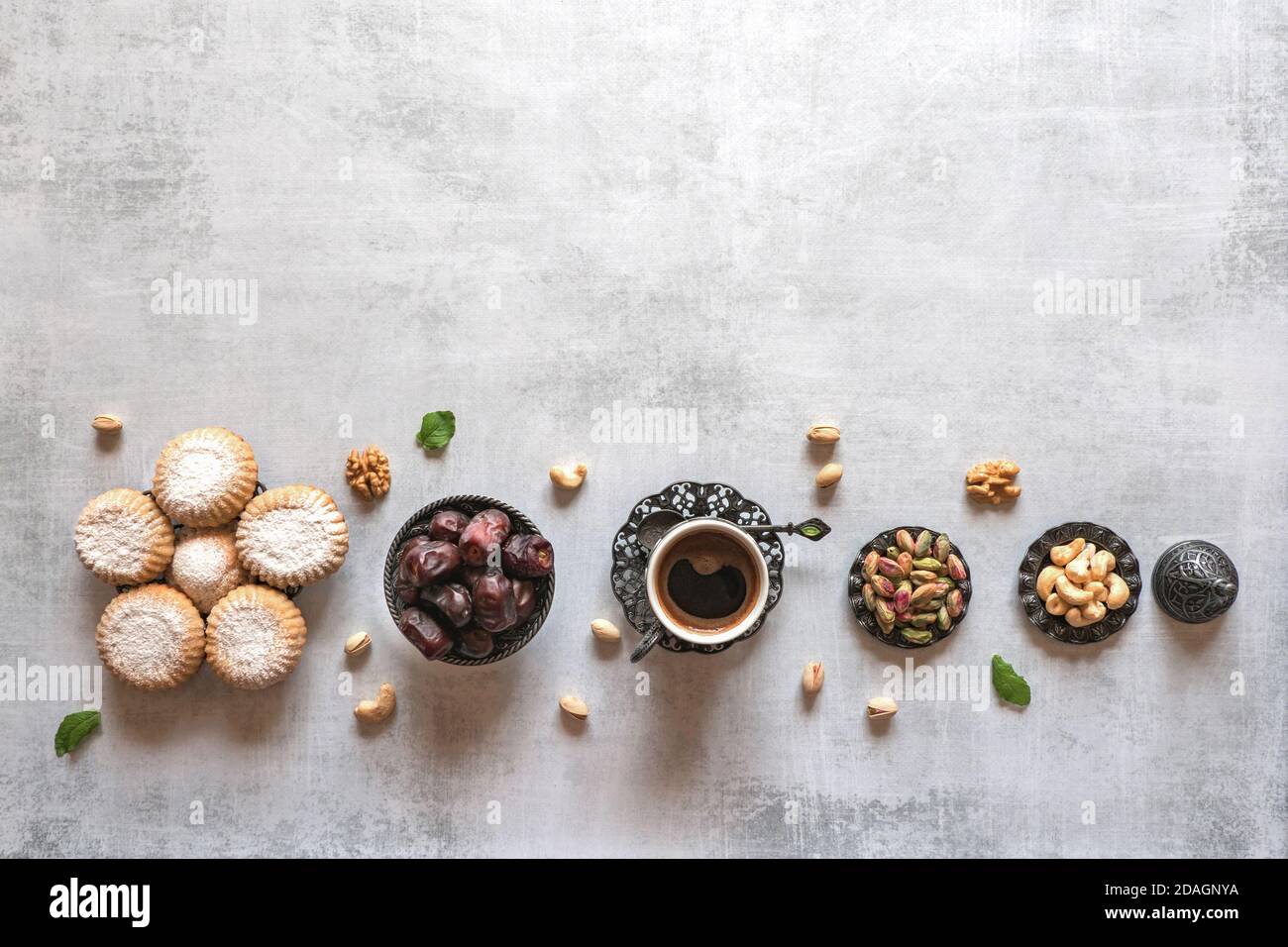 Cookies arabes Maamoul. Sucreries de fond. Biscuits de la fête islamique El Fitr. Banque D'Images