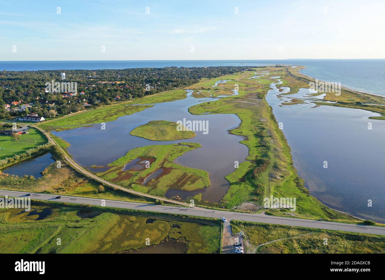 Kanoer, étendue d'eau et groenland au sout d'Oeresund de Hamnvaegen, vue aérienne, Suède, Skane Banque D'Images