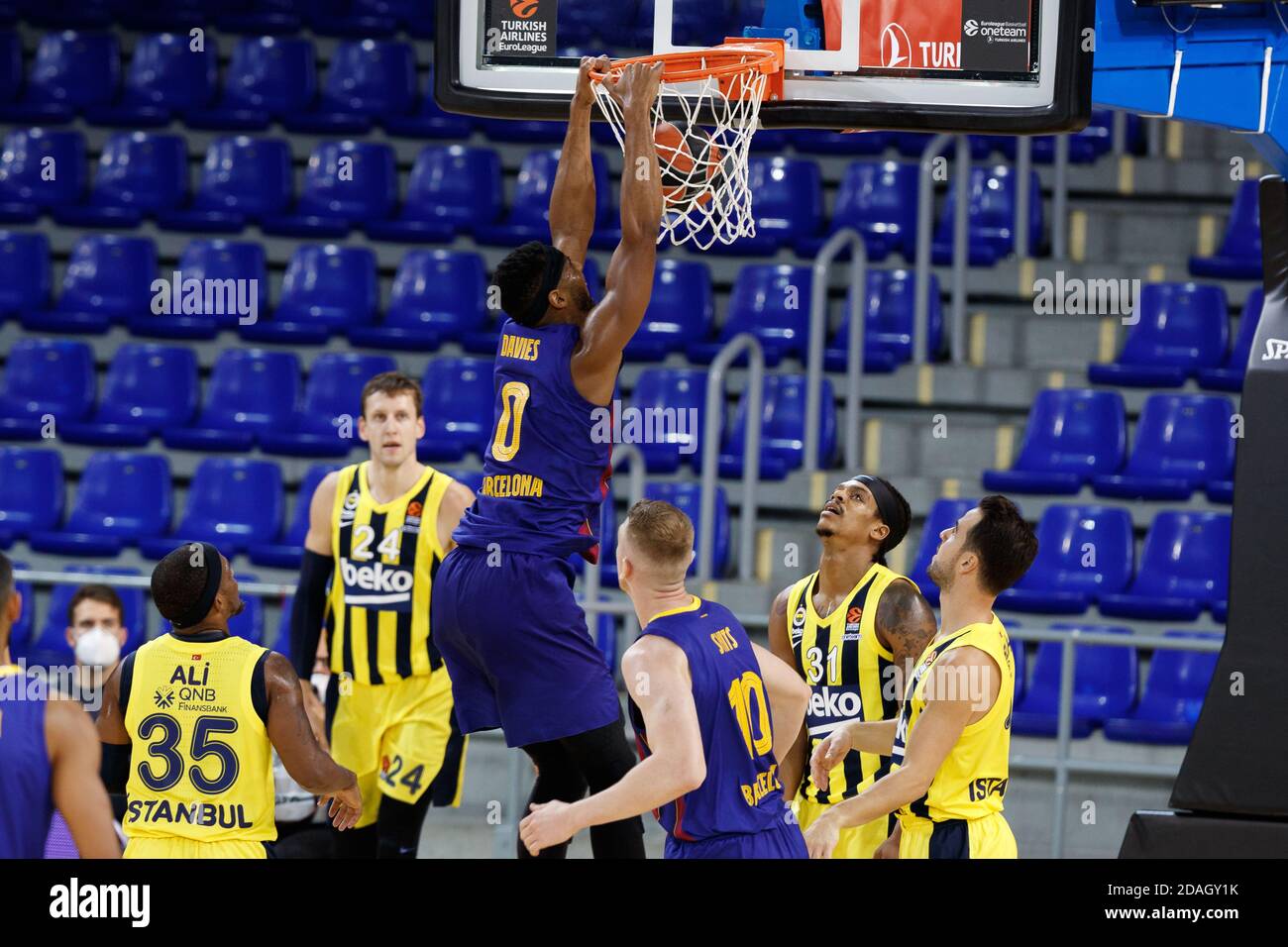 Brandon Davies, du FC Barcelona, en action lors du match EuroLeague de Turkish Airlines entre Fenerbahce au Palau Blaugrana à Barcelone, Espagne. Banque D'Images