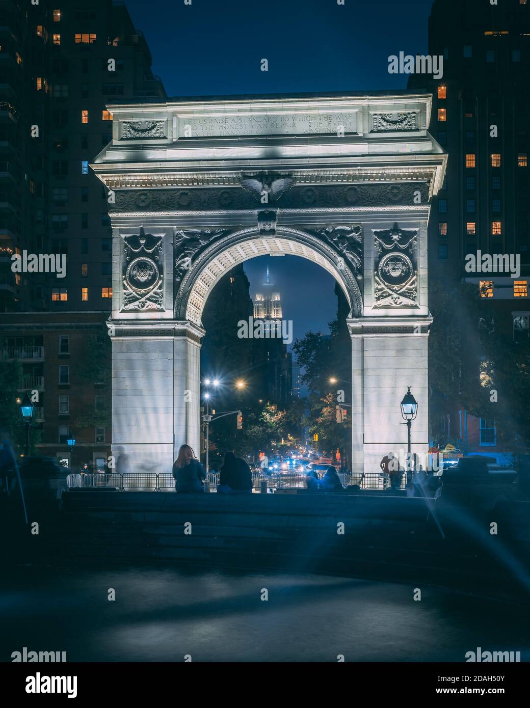 Washington Square Arch la nuit, à Manhattan, New York Banque D'Images