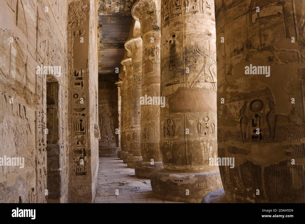 Temple mortuaire de Ramsès III à Medinet Habu, Louxor, Égypte Banque D'Images