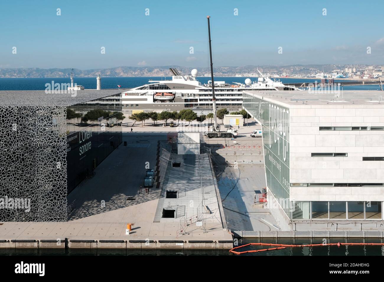 Le bateau de croisière Austral de la Compagnie du Ponant est Au quai de Marseille pendant un programme de croisière dans le Mer Méditerranée Banque D'Images