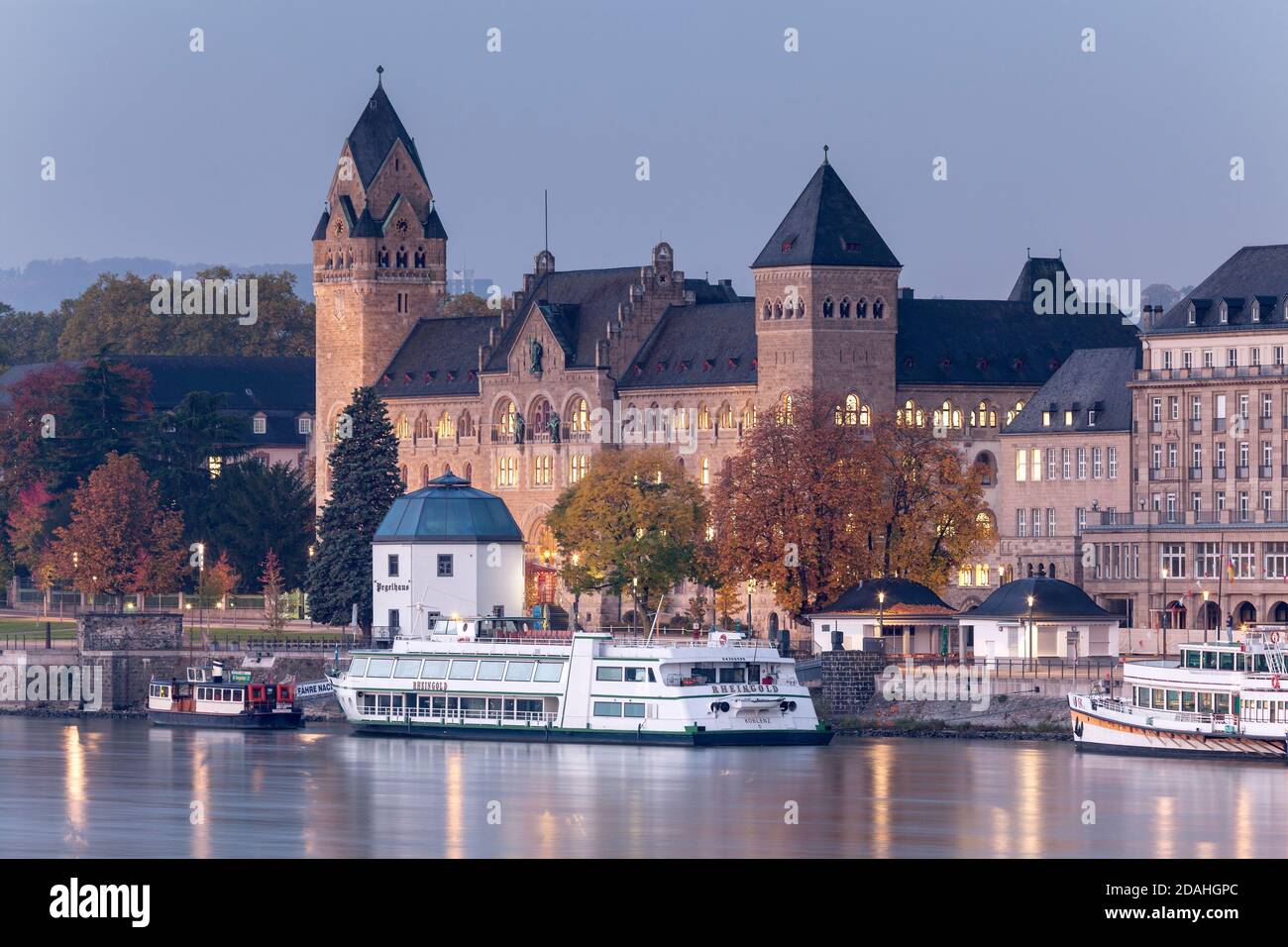 Géographie / Voyage, Allemagne, Rhénanie-Palatinat, Koblenz, vue sur le Rhin à Konrad-Adenauer-Ufer , droits-supplémentaires-autorisations-Info-non-disponible Banque D'Images