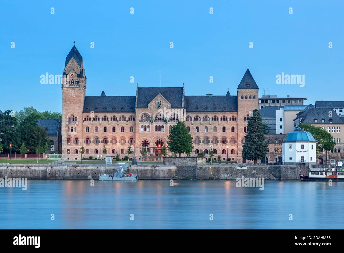 Géographie / Voyage, Allemagne, Rhénanie-Palatinat, Koblenz, vue sur le Rhin sur Konrad-Adenauer-Ufer , droits-supplémentaires-autorisations-Info-non-disponible Banque D'Images