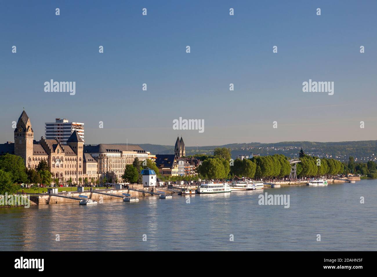 Géographie / Voyage, Allemagne, Rhénanie-Palatinat, Koblenz, vue sur le Rhin vers Konrad-Adenauer-, Additional-Rights-Clearance-Info-non-disponible Banque D'Images