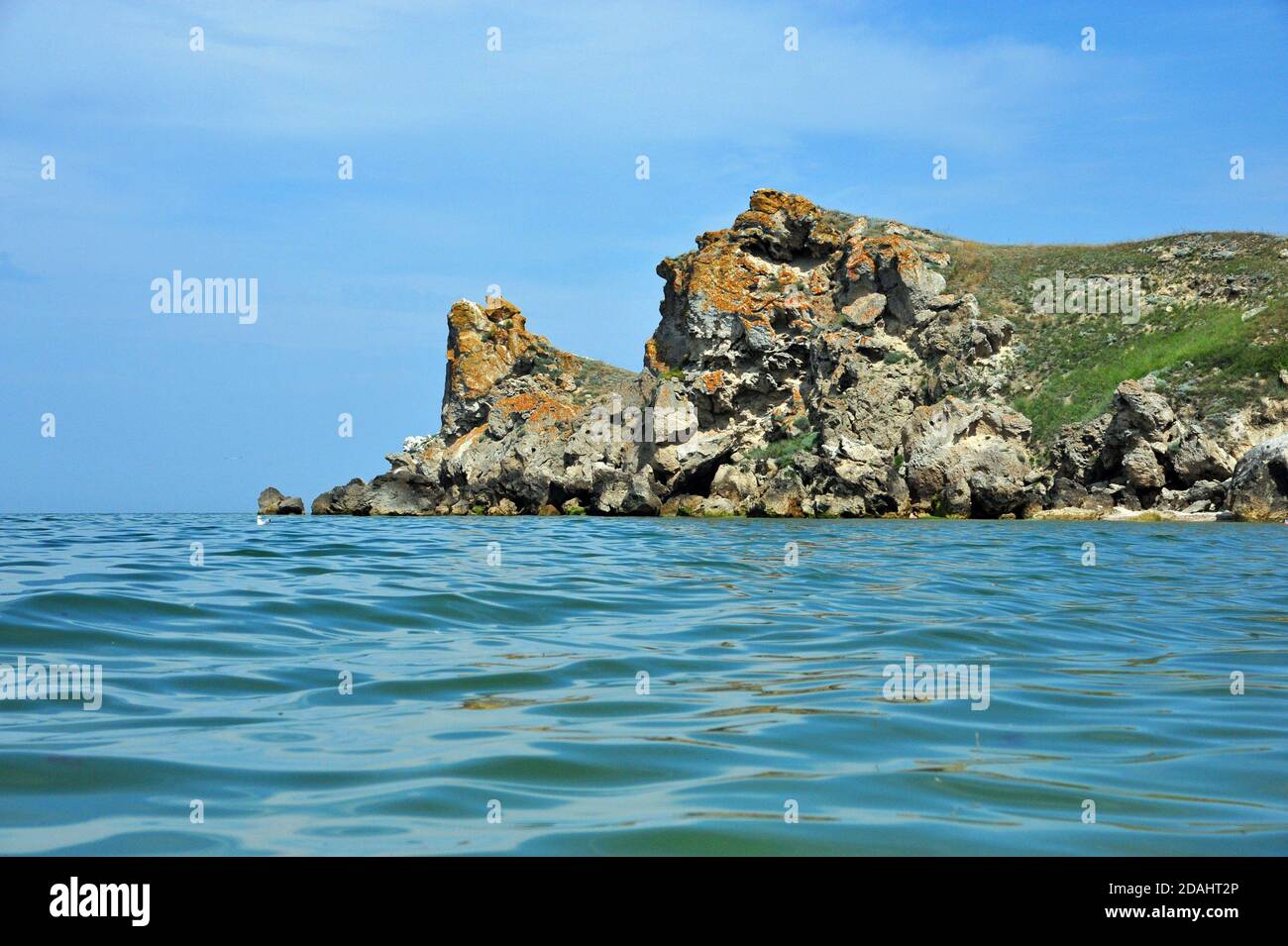 Belle côte rocheuse de la mer d'Azov. Banque D'Images