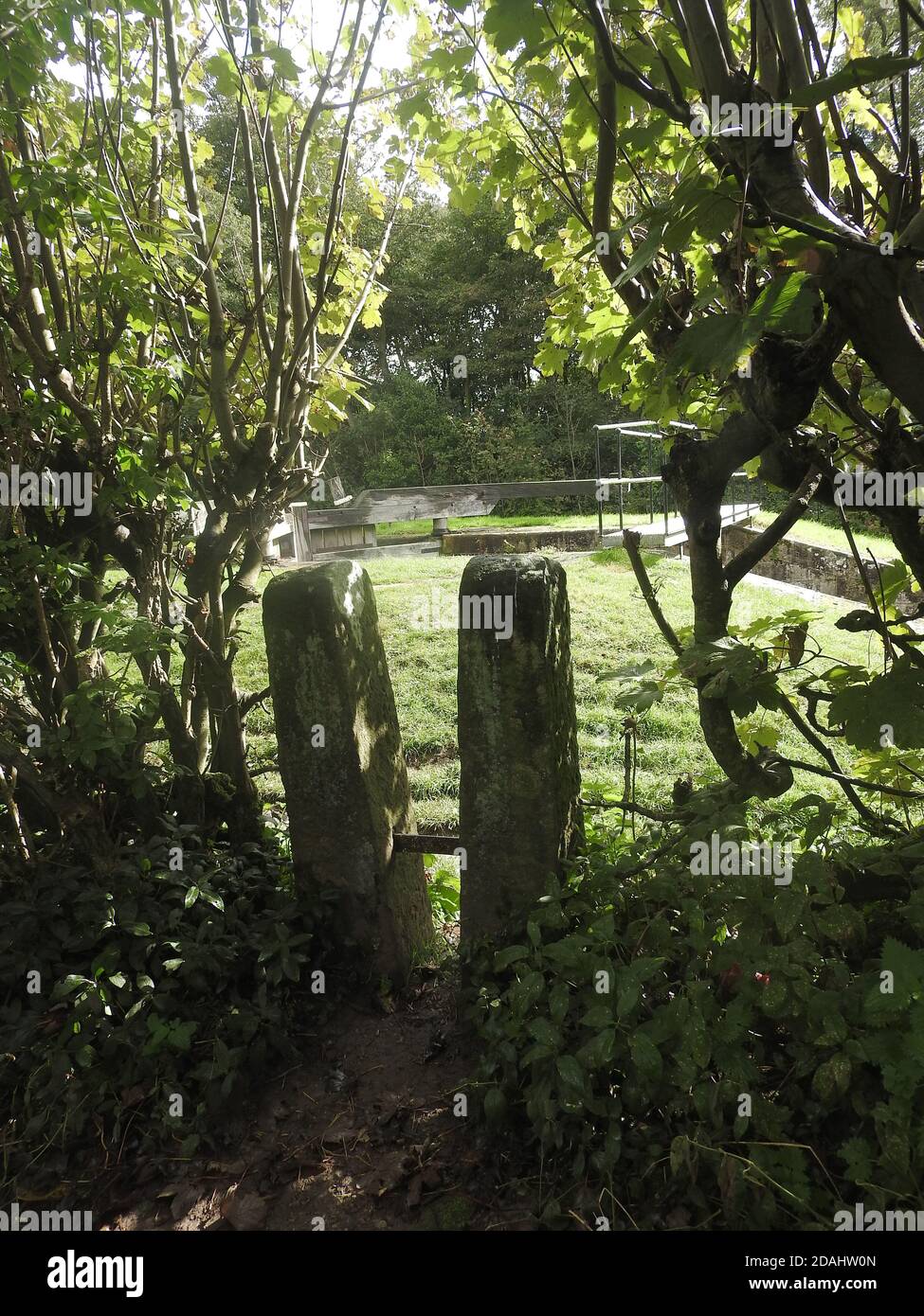 Une POINTE DE SERRAGE également connue sous le nom de Fat Ladies Stile, près de la 2e écluse à la branche de Glasson du canal de Lancaster, Angleterre Royaume-Uni (Glasson Top) en septembre 2020 - (British Canal System) Banque D'Images