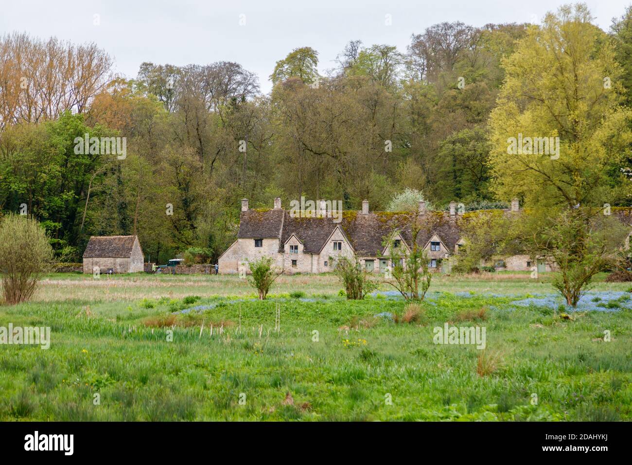 Vue sur Arlington Row à Bibury, un petit village préservé de Gloucestershire, dans les Cotswolds Banque D'Images