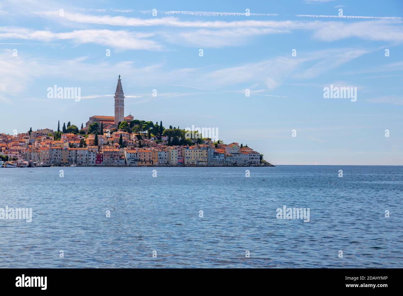 Vue sur la vieille ville de Rovinj vue, Rovinj, Mer Adriatique croate, Istrie, Croatie, Europe Banque D'Images