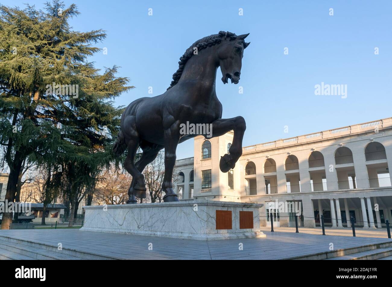 Sculpture d'un cheval par Leonardo Da Vinci à l'ancien hippodrome de la région de San Ser, à Milan, en Italie. Banque D'Images