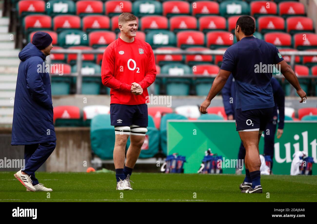 Jack Willis (au centre), entraîneur-chef Eddie Jones et Billy Vunipola (à droite) pendant la séance d'entraînement à Twickenham, Londres. Banque D'Images