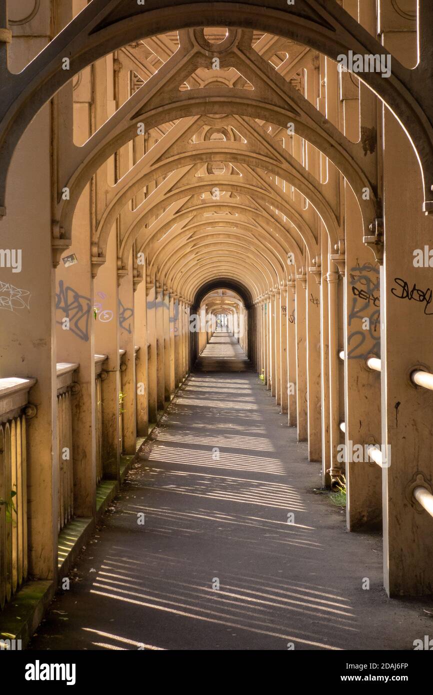 Passerelle piétonne, pont de haut niveau, Newcastle-upon-Tyne, route et pont ferroviaire au-dessus de la rivière Tyne, Royaume-Uni Banque D'Images