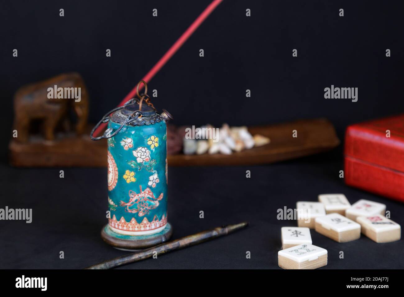 Jeu De Mahjong Ancien Chinois - Tuiles En Poterie Teintées Et Boîte En Bois - Occasion