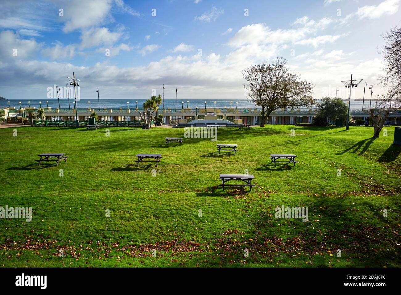 Vous pourrez vous asseoir à l'extérieur dans les jardins de la Villa Marina à Douglas, sur l'île de Man Banque D'Images