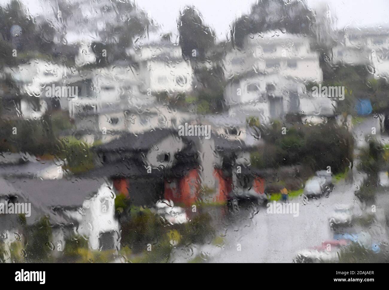 Auckland. 26 juin 2018. Photo prise par fenêtre le 26 juin 2018 montre la vue sur la rue sous la pluie d'Auckland, Nouvelle-Zélande. Auckland, avec une population d'environ 1.5 millions d'habitants, est une ville métropolitaine de l'île du Nord de la Nouvelle-Zélande. Credit: Guo Lei/Xinhua/Alay Live News Banque D'Images