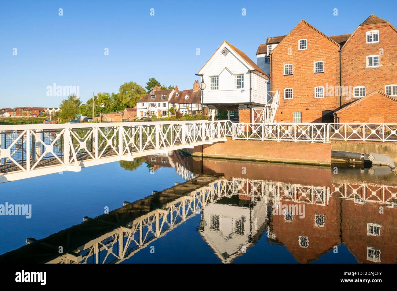 Tewkesbury et la rivière Avon à l'usine de l'abbaye de Tewkesbury Mill Moulin à eau St Marys Road sur Severn Way Gloucestershire Angleterre GB Royaume-Uni Europe Banque D'Images